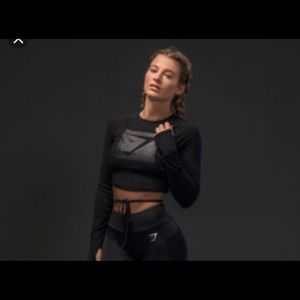 Gym shark ribbon crop top